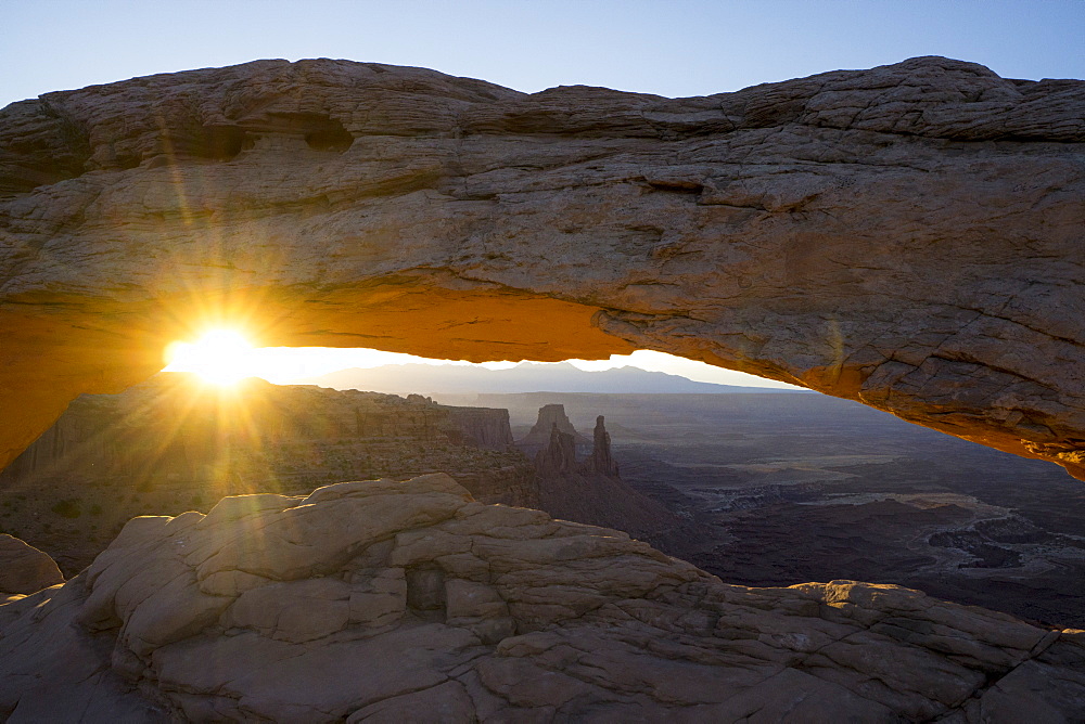 Delicate Arch with rising sun, Arches National Park, Utah, United States of America, North America