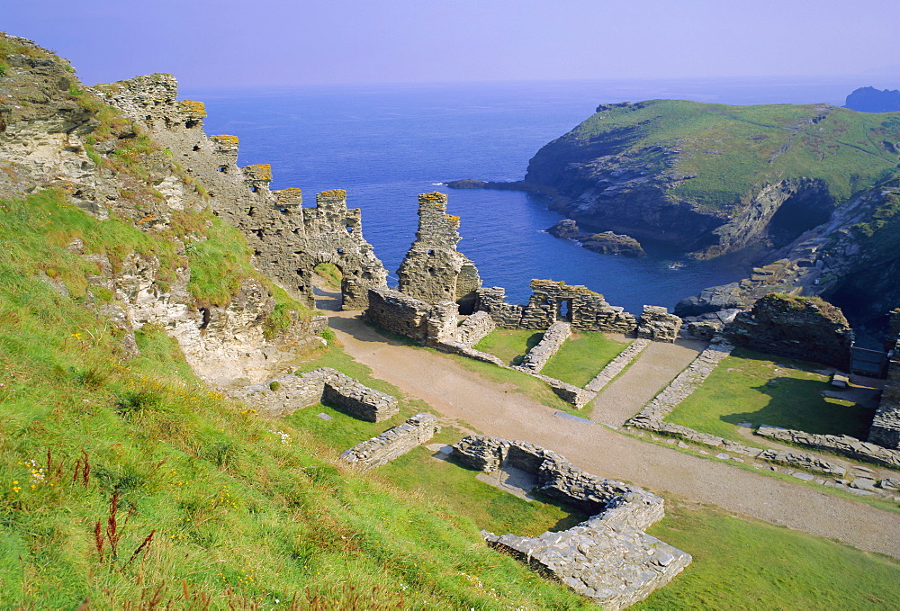 Tintagel Castle, associated with the legend of King Arthur, Tintagel, Cornwall, England, UK 