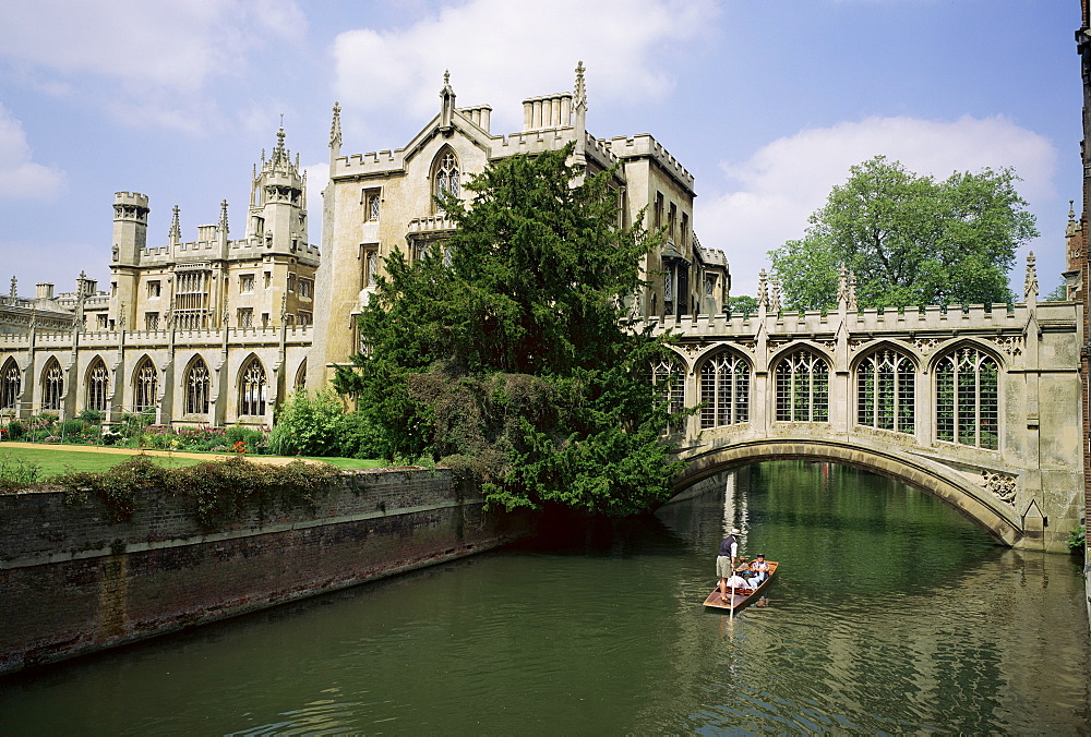 St. John's College and Bridge of Sighs, Cambridge, Cambridgeshire, England, United Kingdom, Europe