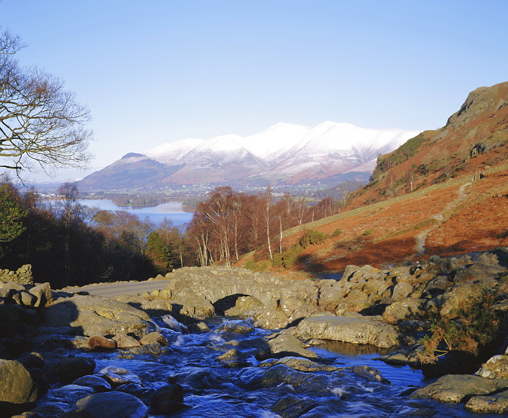 Ashness Bridge, Skiddaw in the background, Lake District National Park, Cumbria, England, UK