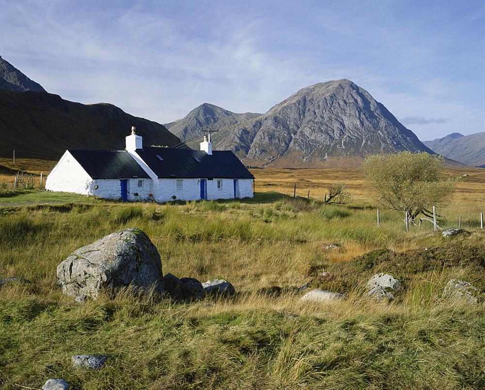 Scotland, Highlands, Glencoe, croft by mountains