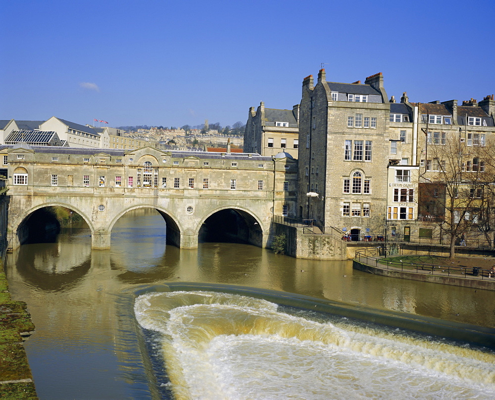 Pulteney Bridge over the River Avon and weir, Bath, UNESCO World Heritage Site, Avon, England, UK, Europe