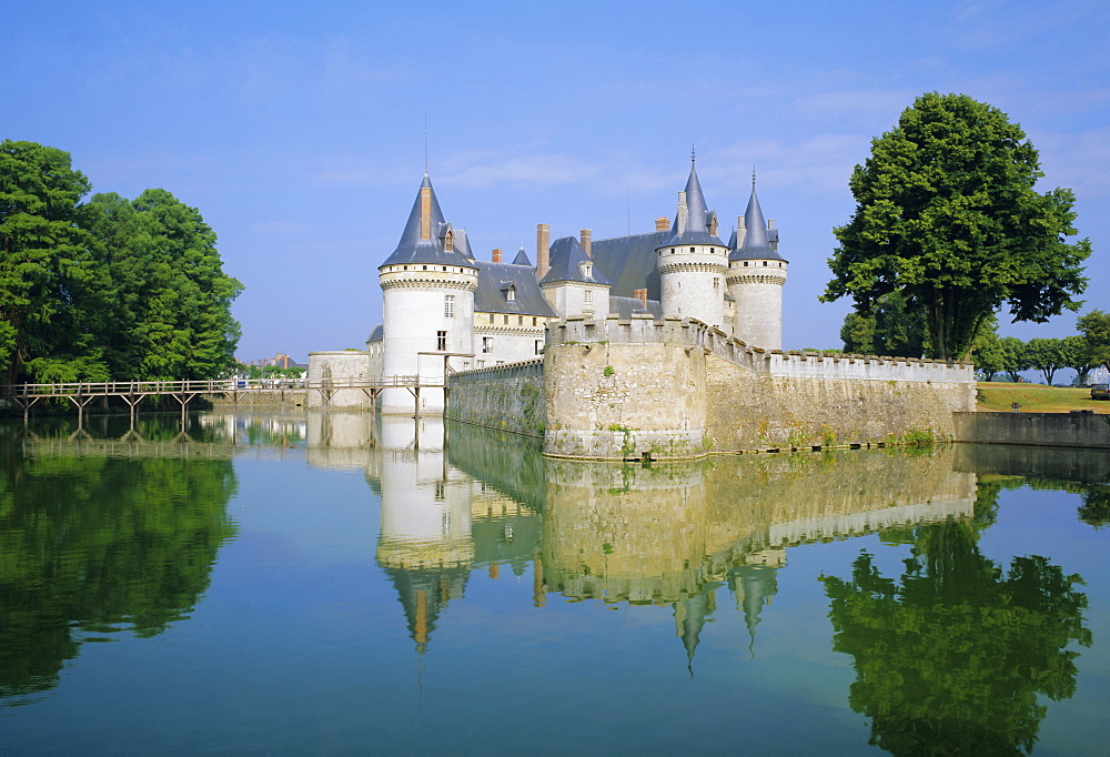 Chateau Sully-sur-Loire, the Loire Valley, Centre, France, Europe