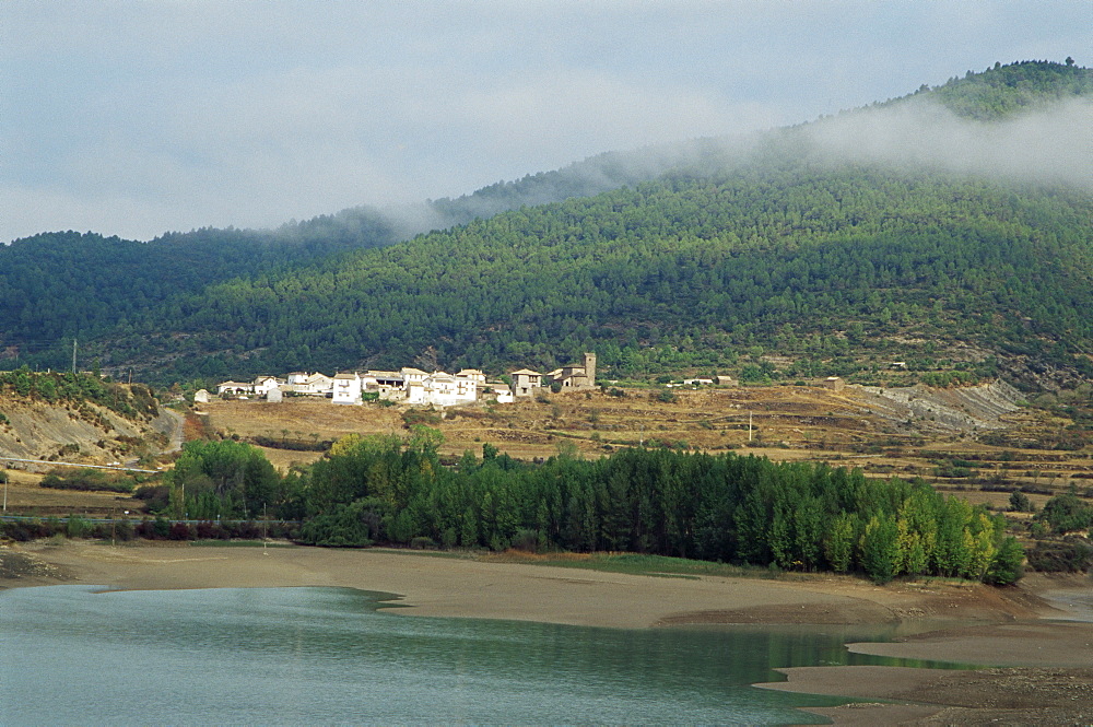 Village of Santa Maria, and reservoir, Embalse de la Pena, Aragon, Spain, Europe