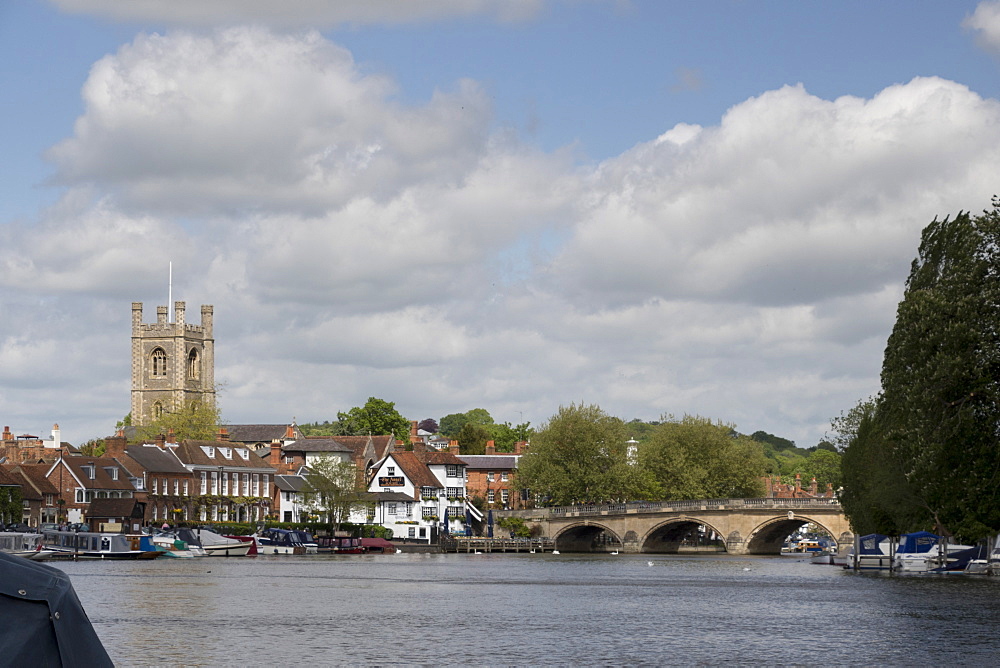 Town, bridge and St. Mary's Church, Henley on Thames, Oxfordshire, England, United Kingdom, Europe