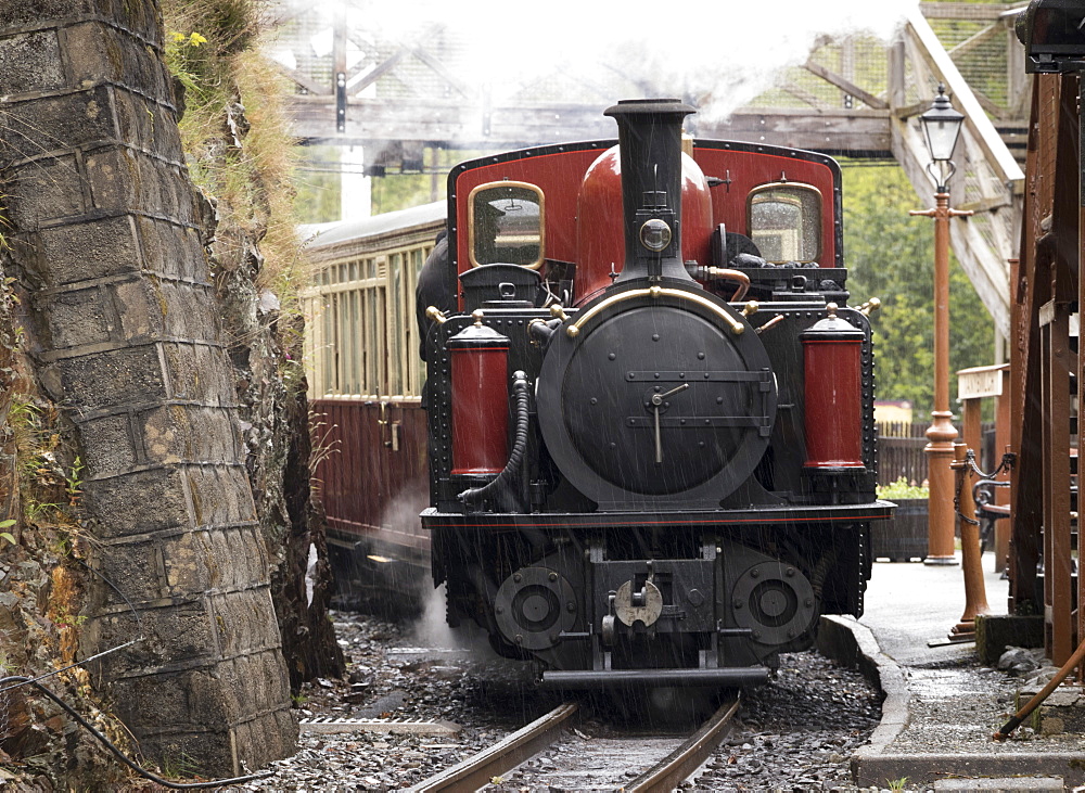 Steam engine Dafydd Lloyd George at Tan-y-Bwlch Station on the Ffestiniog Railway, Wales, United Kingdom, Europe