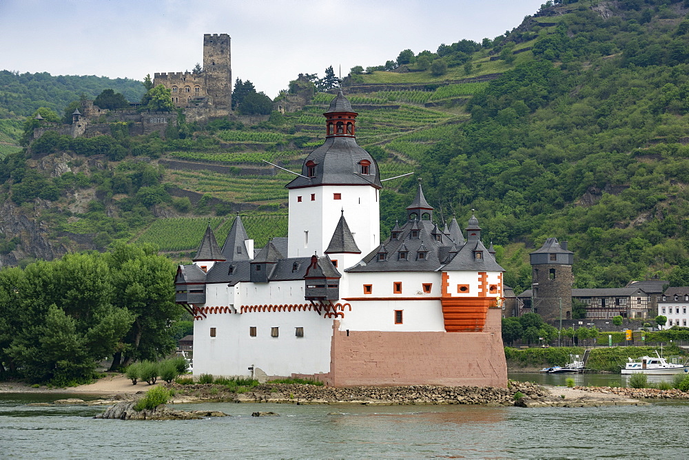 Pfalzgrafenstein Castle, Gutenfels Castle in background, near Kaub, River Rhine, Germany, Europe