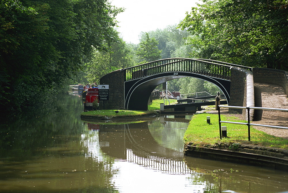 Canal in Jericho district of city, Oxford, Oxfordshire, England, United Kingdom, Europe