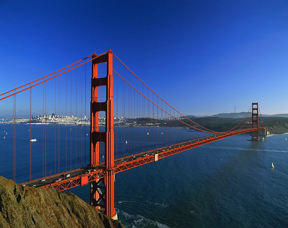 The Golden Gate Bridge with city skyline in background, San Francisco, California, United States of America, North America