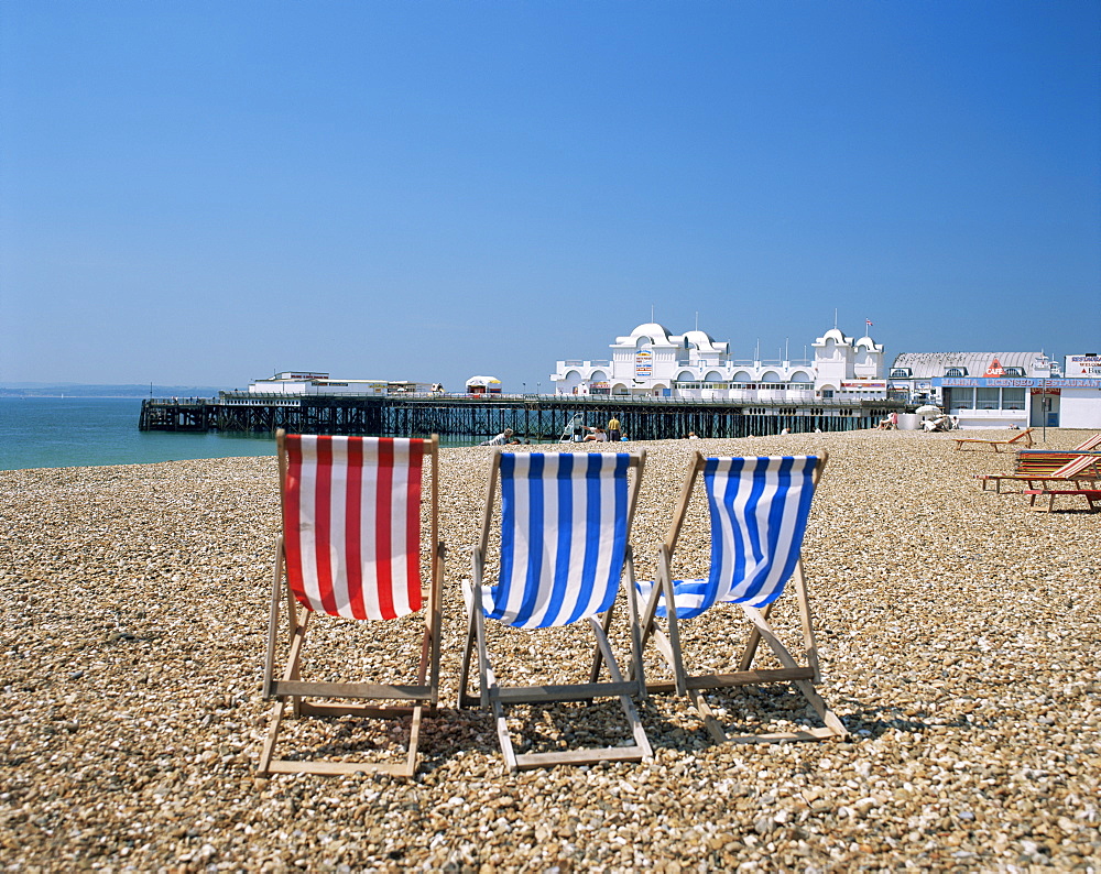 Beach and pier, Southsea, Hampshire, England, United Kingdom, Europe