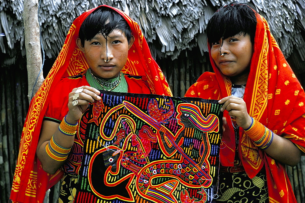 Two Cuna (Kuna) Indian women with mola textile, San Blas, Panama, Central America