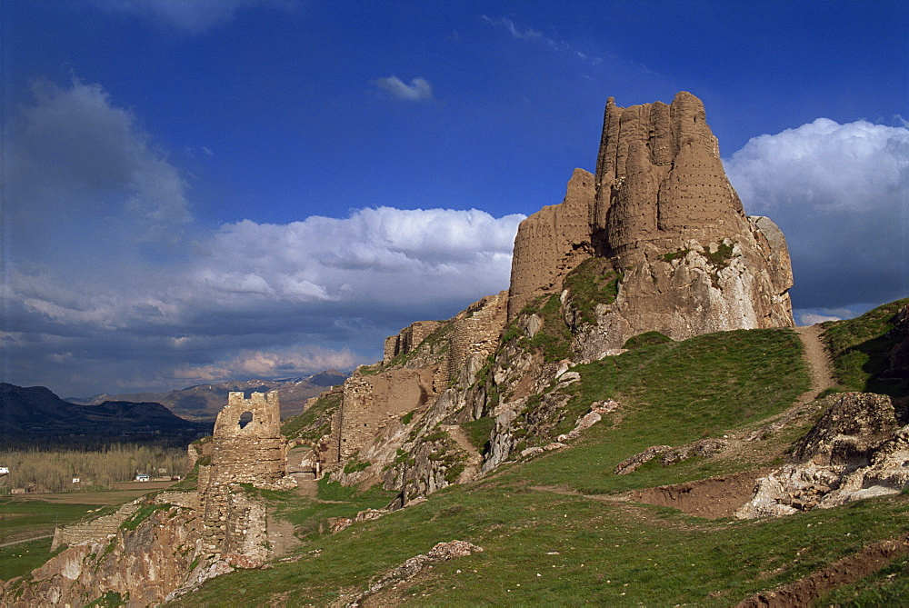 Castle of Van dating from around 740 BC on a hill overlooking Lake Van, in Anatolia, Turkey, Asia Minor, Eurasia