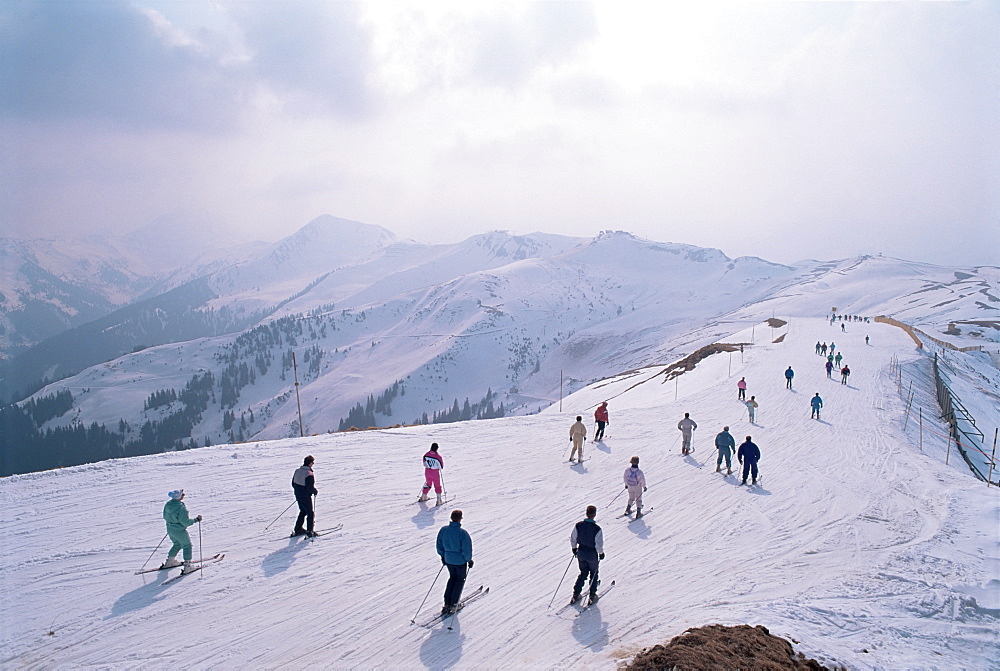 Skiers, Steinberkogel area, Kitzbuhel, Austria, Europe