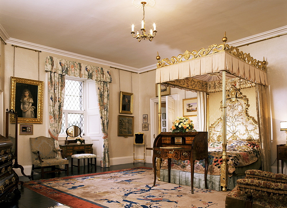 The Queen Mother's bedroom, Glamis Castle, Highland region, Scotland, United Kingdom, Europe