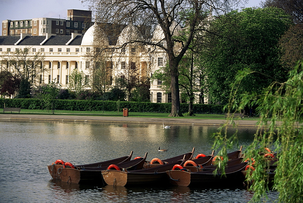 Boats on the lake, Regents Park, London, England, United Kingdom, Europe