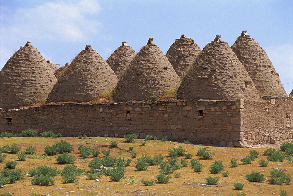 Stone built beehive houses now used as cattle byres and granaries, at Harran, Kurdistan, Anatolia, Turkey, Asia Minor, Eurasia