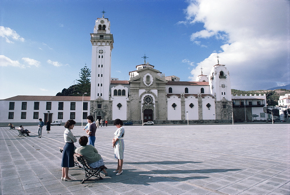 Plaza and Basilica of Candelaria, Santa Cruz, Tenerife, Canary Islands, Spain, Europe