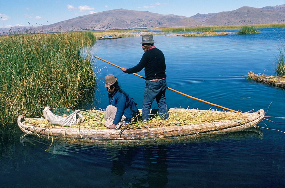 Boat of tortora reeds, floating islands of the Urus (Uros), Lake Titicaca, Peru, South America