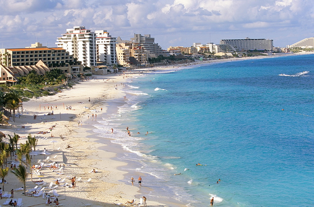 Cancun, mega-resort with view north along the main beach and hotel zone from Punta Nizuc toward Punta Cancun, Quintana Roo, Yucatan, Mexico, North America