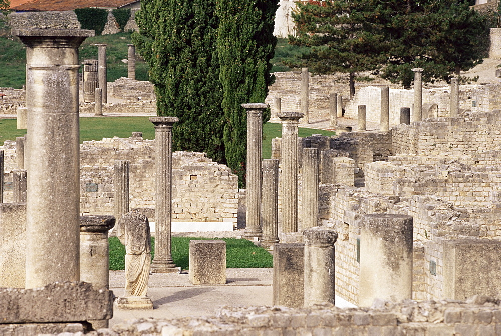 Roman ruins, Vaison la Romaine, Vaucluse, Provence, France, Europe