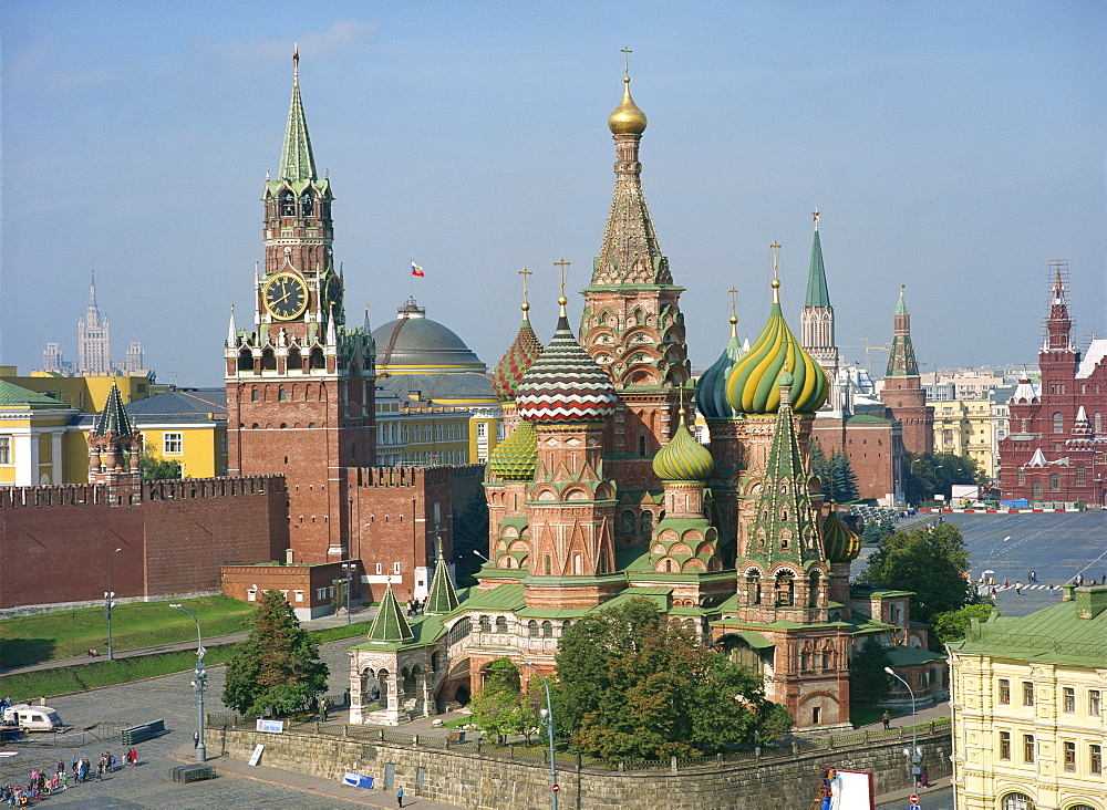 St. Basil's Cathedral and the Kremlin, Red Square, UNESCO World Heritage Site, Moscow, Russia, Europe