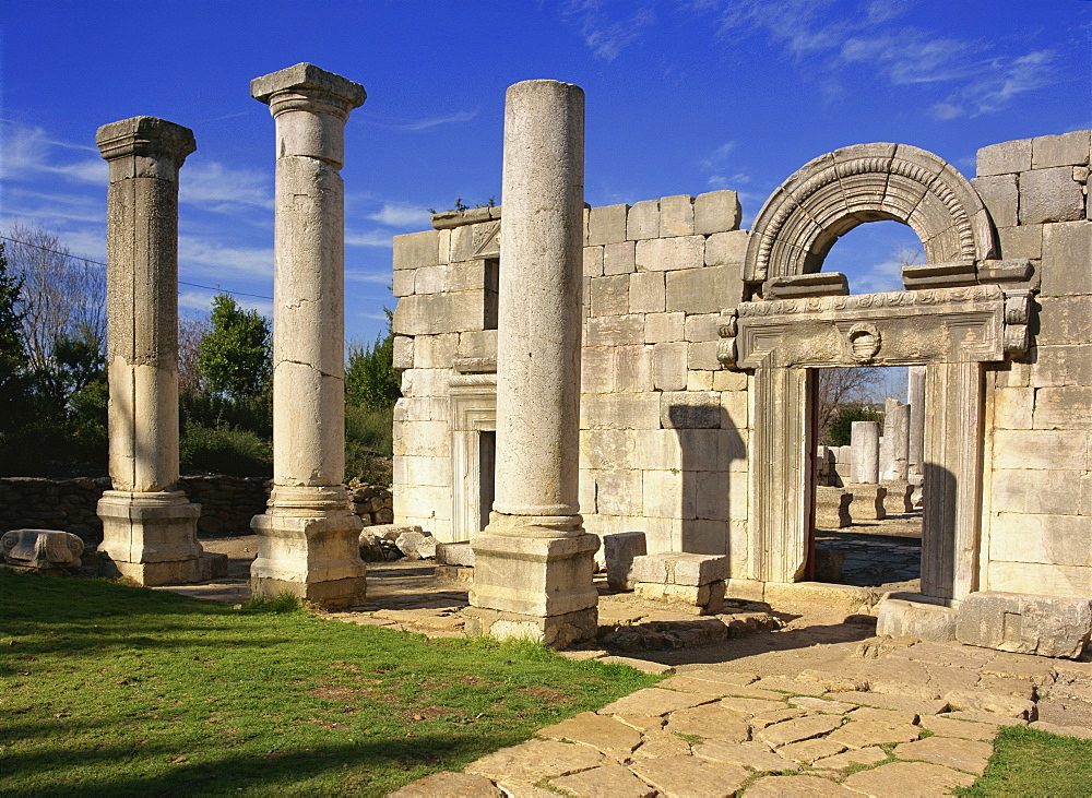 Columns, walls and door with arch in the 2nd Temple Synagogue at Kfar Baram in Upper Galilee, Israel, Middle East