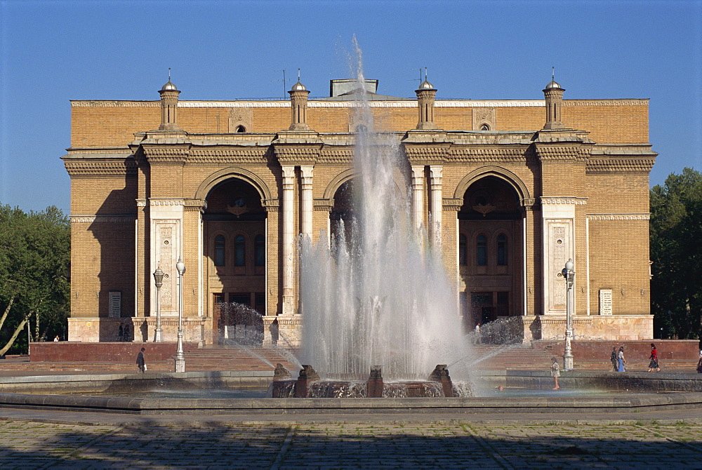 Fountains in front of the Navoi Opera and Ballet Theatre in the city of Tashkent, Uzbekistan, Central Asia, Asia