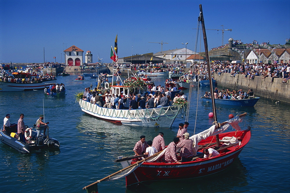 Religious procession at sea, Romaria de Seniora d'Agonia, Viana do Castelo, Minho, Portugal, Europe