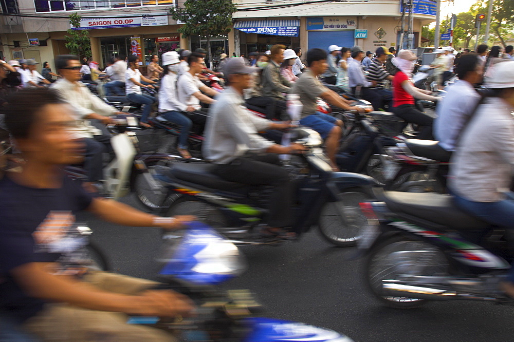 Crowd of people riding mopeds, Pham Ngu Lao area, Ho Chi Minh City (Saigon), Vietnam, Indochina, Southeast Asia, Asia