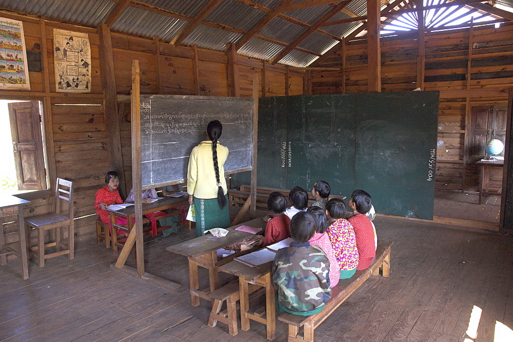 Pah Oh minority children in local village school, Pattap Poap near Inle Lake, Shan State, Myanmar (Burma), Asia