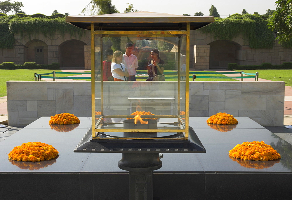 Mahatma Gandhi memorial, flowers on Gandhi's tomb, Raj Ghat, Delhi, India, Asia