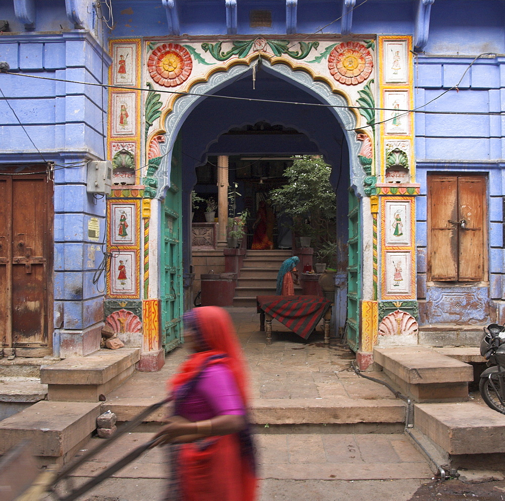 Street sweeper passing open porch of typical old haveli, Old City, Jodhpur, Rajasthan state, India, Asia