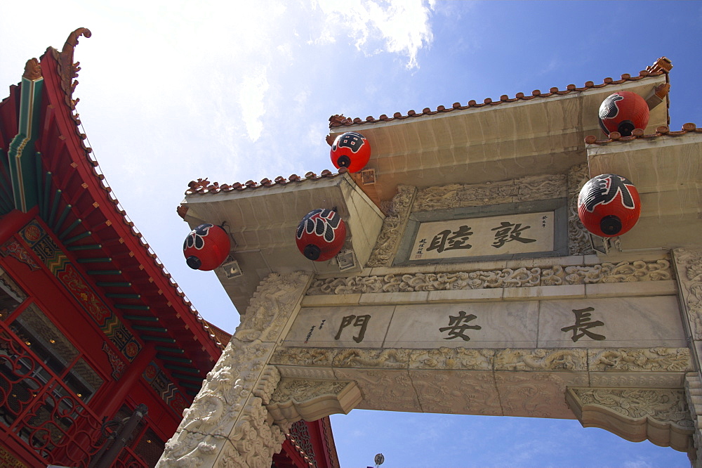 Close up of entrance gate and typical Chinese roof, Chinatown, Nankinmachi, Kobe, Kansai, Honshu, Japan, Asia