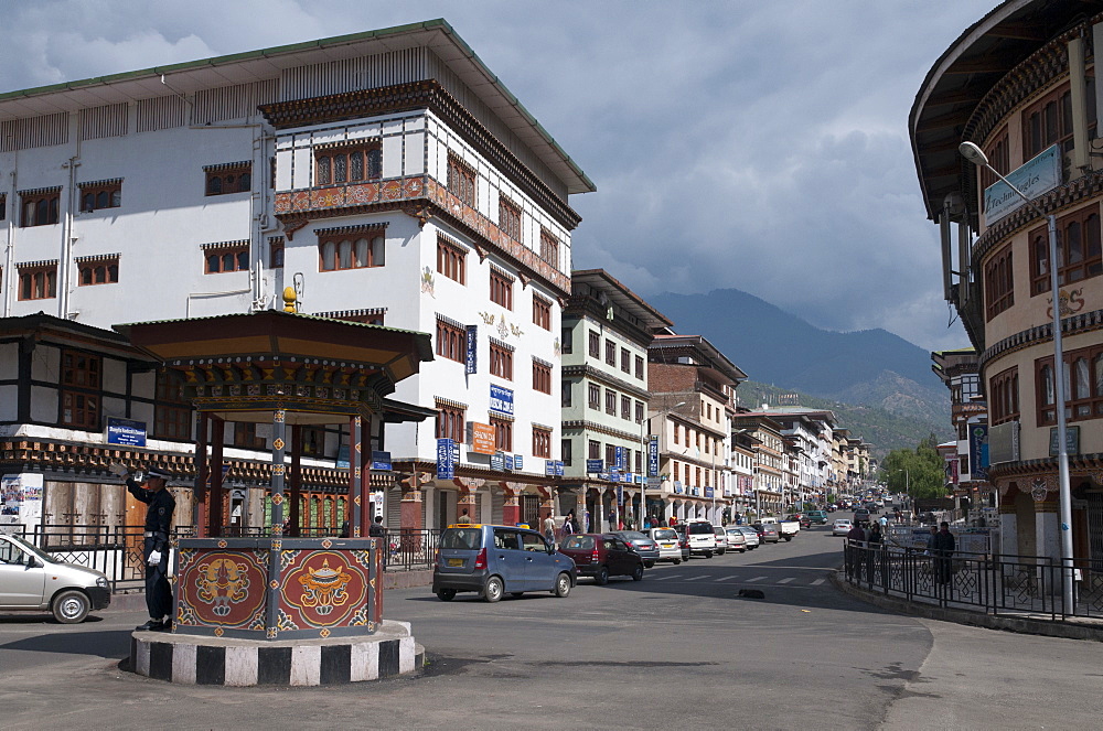 Main junction on Norzin Lam in the city centre, Thimpu, Bhutan, Asia