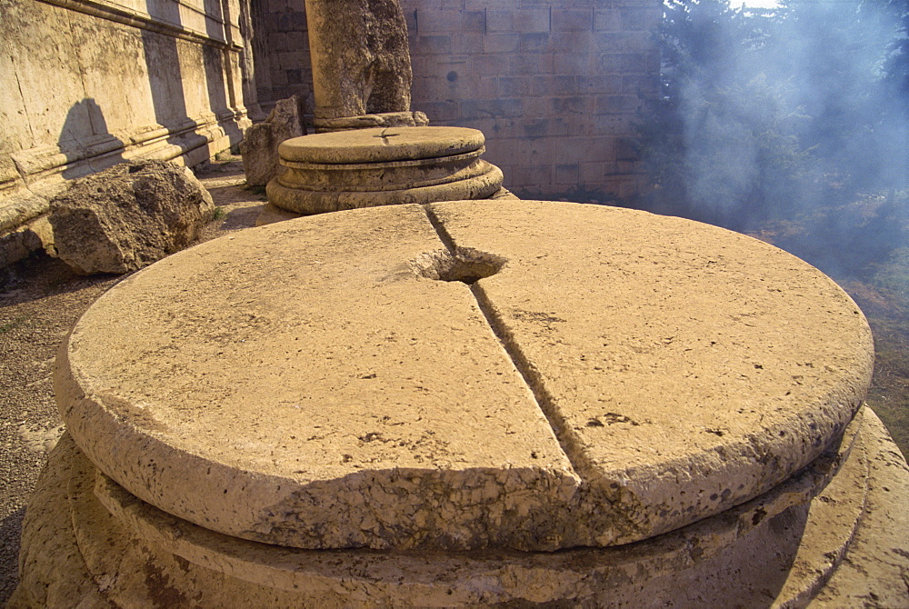 Base for column with groove for lead casting, Baalbek, UNESCO World Heritage Site, Lebanon, Middle East