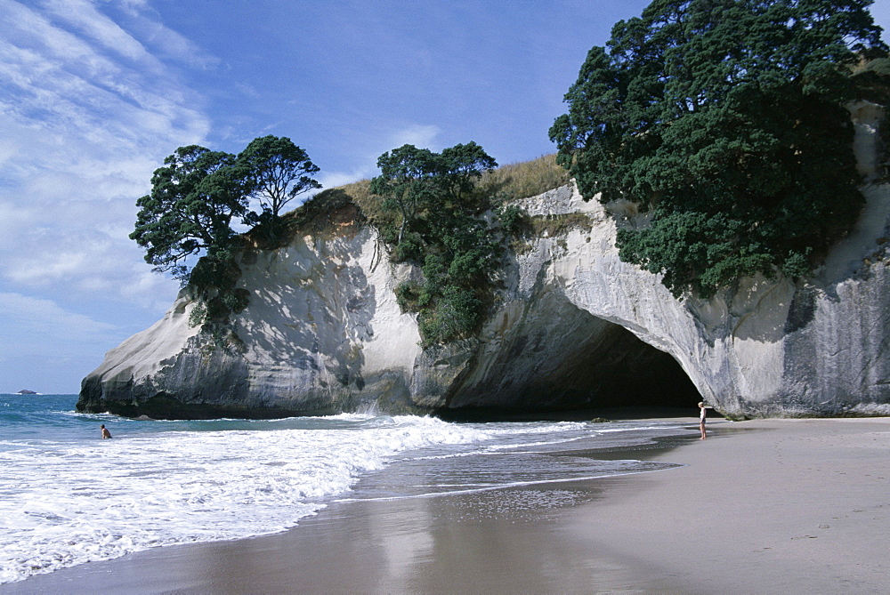 Beach, white chalk cliffs, stacks and arches, Whitianga, Coromandel Peninsula, South Auckland, North Island, New Zealand, Pacific