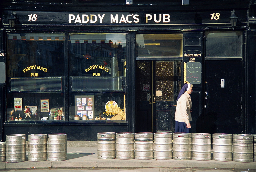 Barrels outside Paddy Mac's Pub, Tralee, County Kerry, Munster, Republic of Ireland, Europe