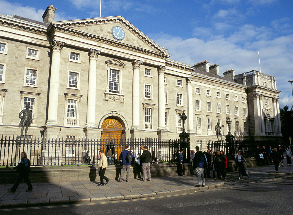 Trinity College Old Library built between 1712 and 1732, College Green, Dublin, Republic of Ireland (Eire), Europe