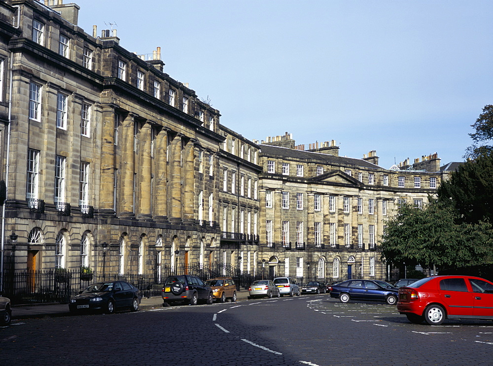 Crescent of Georgian buildings, Moray Place, typical classical architecture of the Georgian New Town area, UNESCO World Heritage Site, Edinburgh, Lothian, Scotland, United Kingdom, Europe