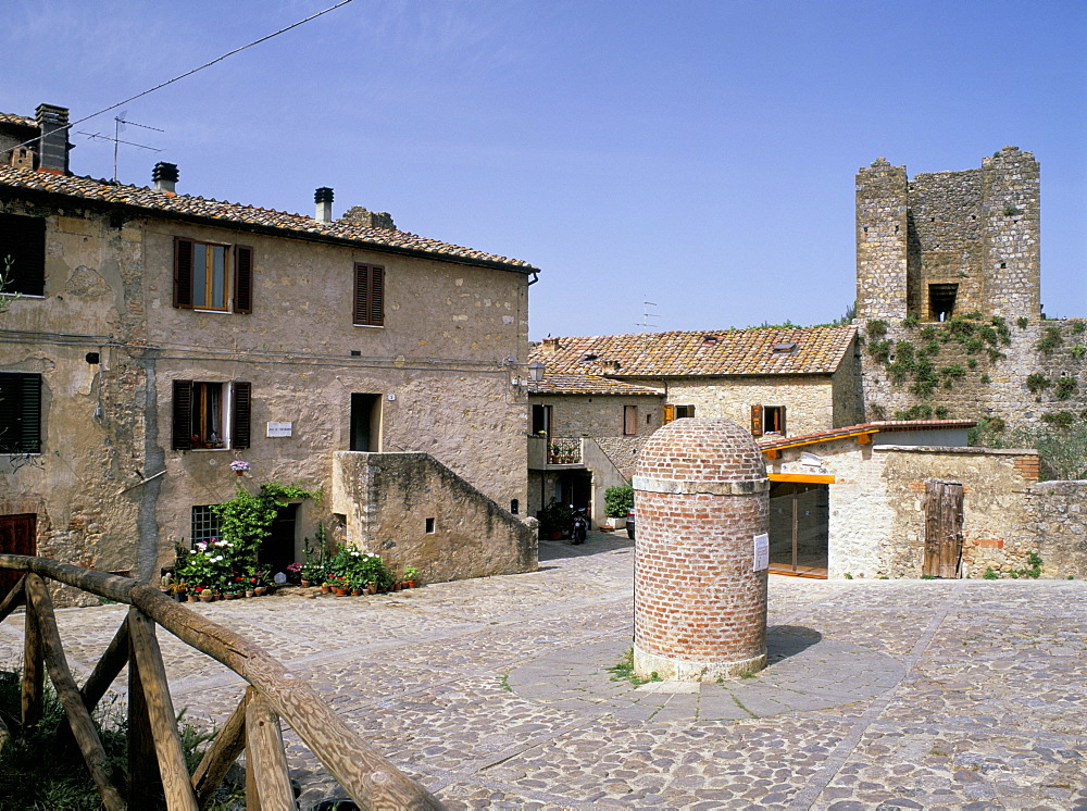 Cobbled square, the Largo di Fontebranda, with old houses and tower in best preserved medieval village in Tuscany, Monteriggioni, Siena, Tuscany, Italy, Europe