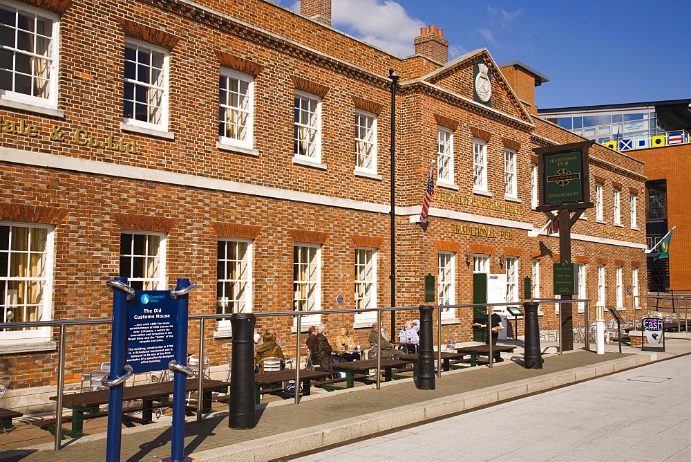 Old Customs House (Vernon building) built in 1790 now a public house, Gunwharf Quays, Portsmouth, Hampshire, England, United Kingdom, Europe