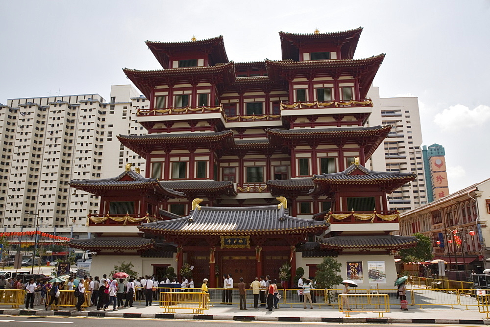 New Buddha Tooth Relic Temple and Museum on South Bridge Road, built as a Buddhist Mandala in Chinese Tang Dynasty style, dedicated to Maitreya, the future Buddha, decorated for Vesak Festival, Chinatown, Outram, Singapore, Southeast Asia, Asia