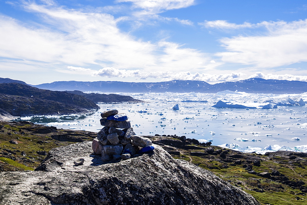 Blue trail Holms Bakke hike beside Ilulissat Icefjord with icebergs from Jakobshavn Glacier, UNESCO World Heritage Site, Greenland, Polar Regions