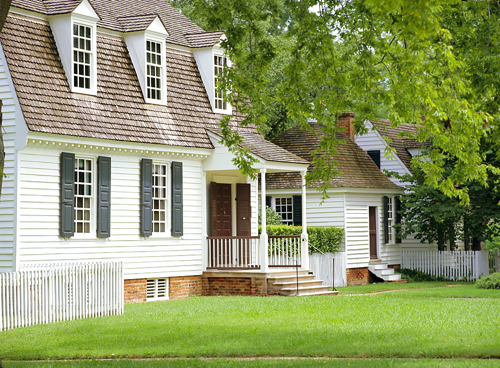 House in Nicholson Street, dating from colonial times, Williamsburg, Virginia, USA, North America