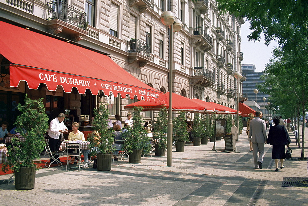 Restaurant on the east bank of the Danube, Budapest, Hungary, Europe