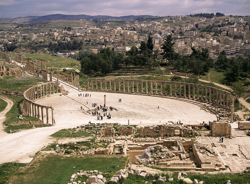 The Forum, the oval piazza, Jerash, Jordan, Middle East