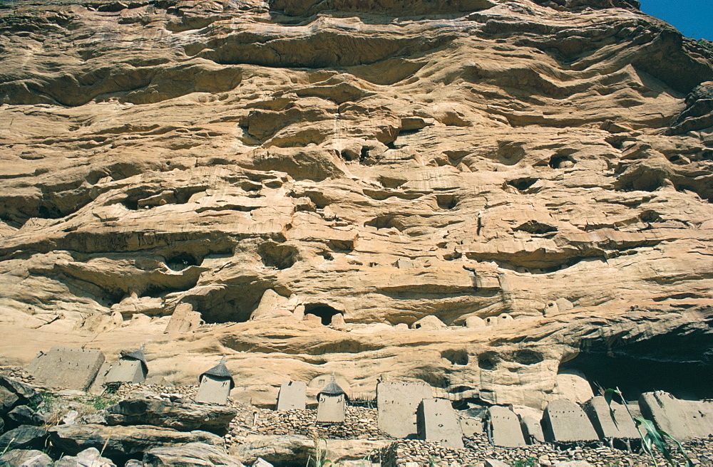 Dogon cliff houses and burial chambers, Irelli village, UNESCO World Heritage Site, Bandiagara escarpment, Dogon area, Mali, Africa