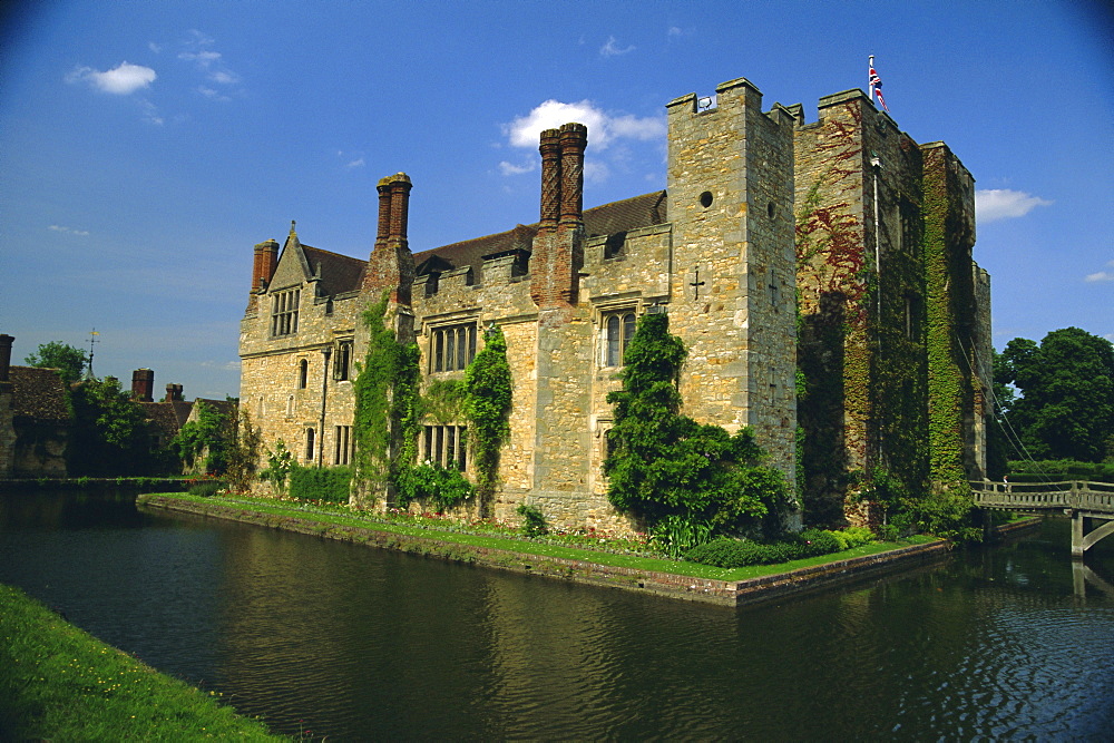 Hever Castle (1270-1470), childhood home of Anne Boleyn, Edenbridge, Kent, England, UK, Europe