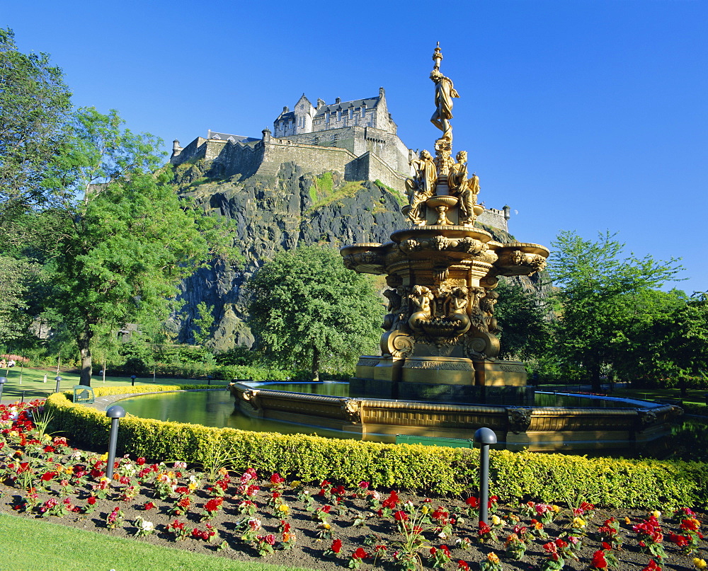 The Castle from Princes Street Gardens, Edinburgh, Lothian, Scotland, UK, Europe