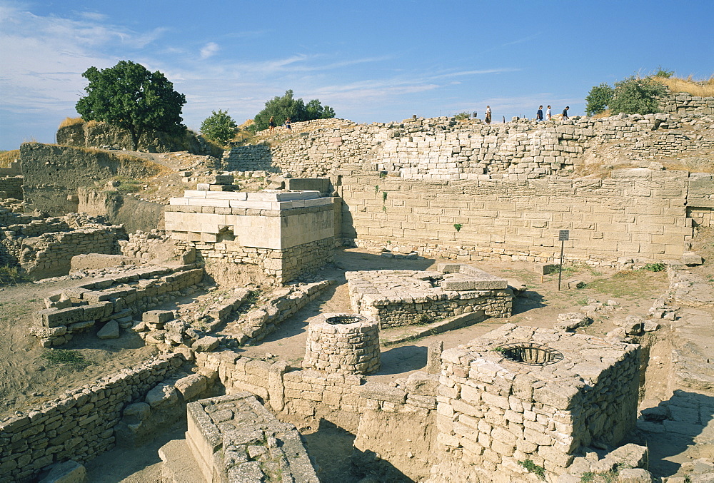 Ancient ruins at archaeological site, Troy, UNESCO World Heritage Site, Anatolia, Turkey, Asia Minor, Eurasia